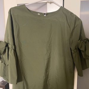 Green top with bow on sleeves